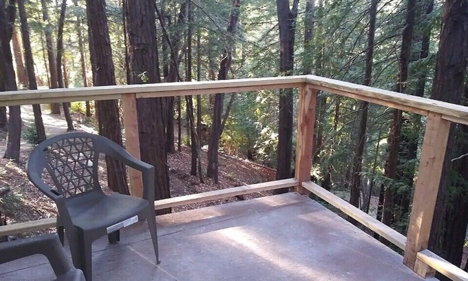 Los Gatos Casa | Hot tub treehouse in the redwoods