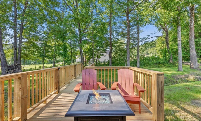 Stanton Cabina | Hot Tub & WiFi | Biggie cabin near Red River Gorge, Kentucky!