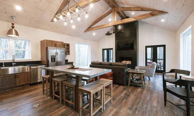 Primrose Apartamento | Hot Tub & WiFi - Large Family Cabin - Honeysuckle Bridge - Red River Gorge, Kentucky!