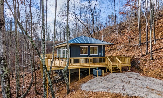 Denniston Chalet De Esquí | Hot Tub & WiFi - Romantic Cabin - Primrose - Cave Run Lake OR Red River Gorge, Kentucky!