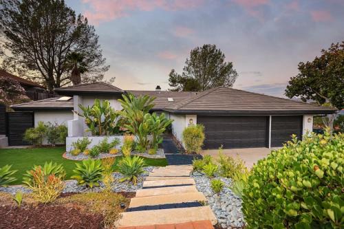 Poway Casa | Hot Tub with A View and Large Back Deck & Game Room