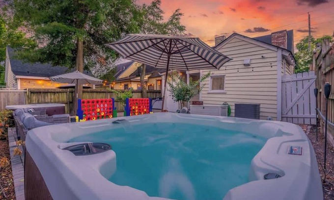 Eastside Cabaña | Hot Tubs + DT Duplex + Two Blocks off Forsyth Park