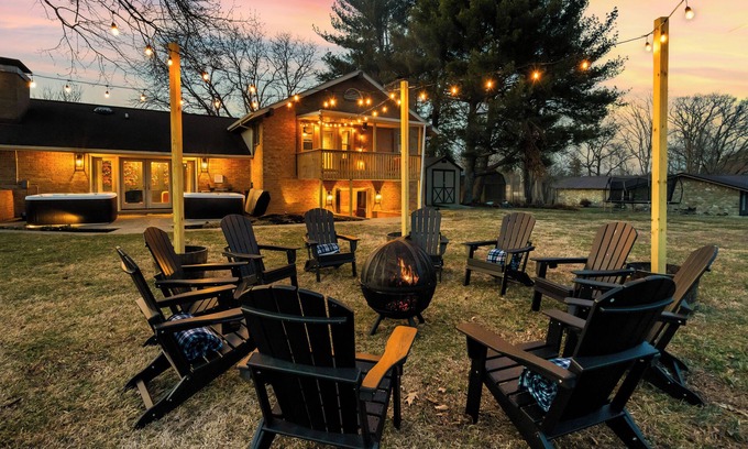 Frankfort Casa | Hot Tubs + Firepit + Gameroom + 4mi to Buffalo Trace