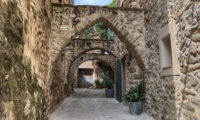 Besalú Hotel | Hotel 3 Arcs