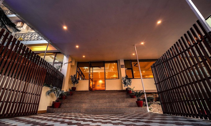 Sidhpur Hotel | Hotel 360 By D'Polo