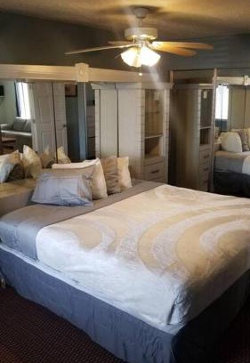 Stillwater Apartamento | Hotel 5 Beds & 3 Baths Sleeps 11 Hotel Room Suite 102 Booking