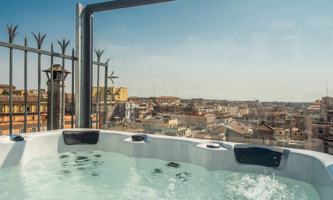 Monti Hotel | Hotel 77 Seventy-Seven