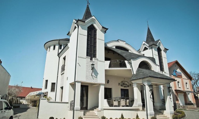 Mukachevo Hotel | Hotel and Restaurant Velure
