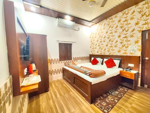 Ayodhya Hotel | Hotel Ayodhya HNU-MAN GH -Near 400m from Ram Mandir & Hanuman Gadhi Mandir #Fully Air-Conditioning & Spacious Rooms #Free Wifi #Free Parking #Best Hotel In City