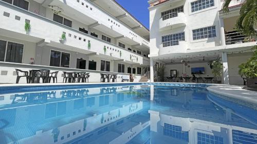 Centro Hotel | Hotel Balxibá alberca y estacionamiento