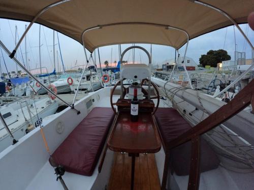 El Grau Alquiler De Eote | Hotel barco Nineta Ontario sailboat in Valencia Mar-
