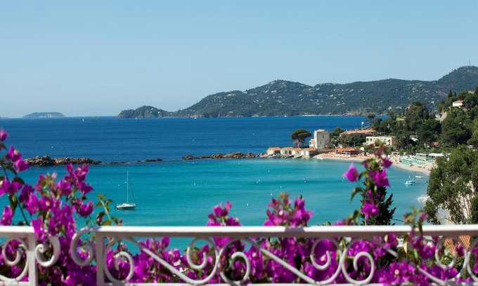 Le Lavandou Hotel | Hotel Belle Vue