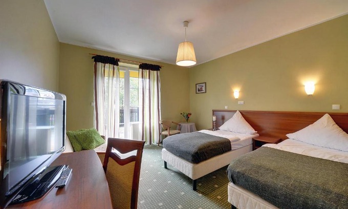 Bierutowice Hotel | Hotel Belweder - przy hotelu Golebiewski