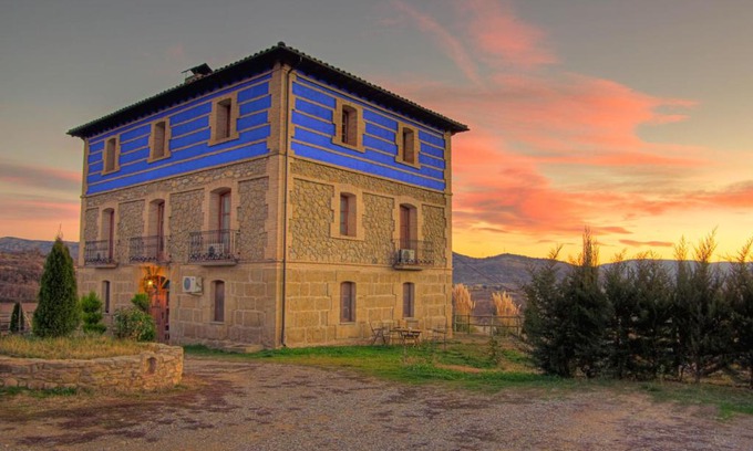 Las Ventas de Santa Lucía Hotel | Hotel Boutique Bodegas De Arnes - Adults Only