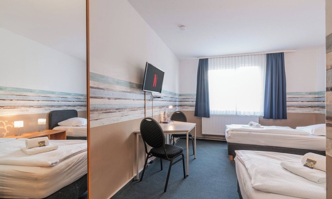 Berenbostel Hotel | Hotel Café Galerie