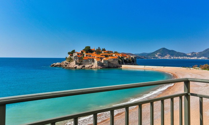 Sveti Stefan Hotel | Hotel California by Aycon