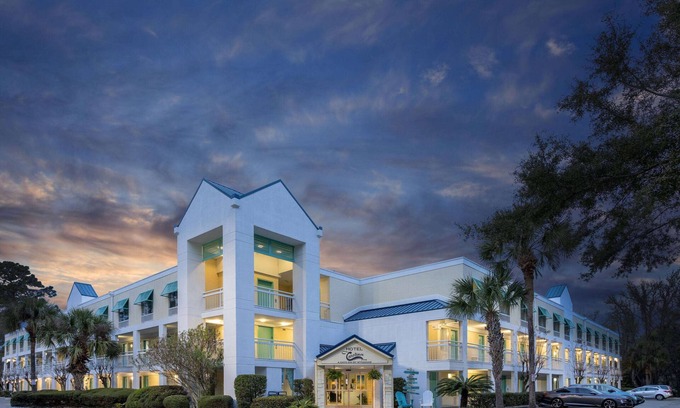 Palmetto Dunes Hotel | Hotel Carolina, a Days Inn by Wyndham
