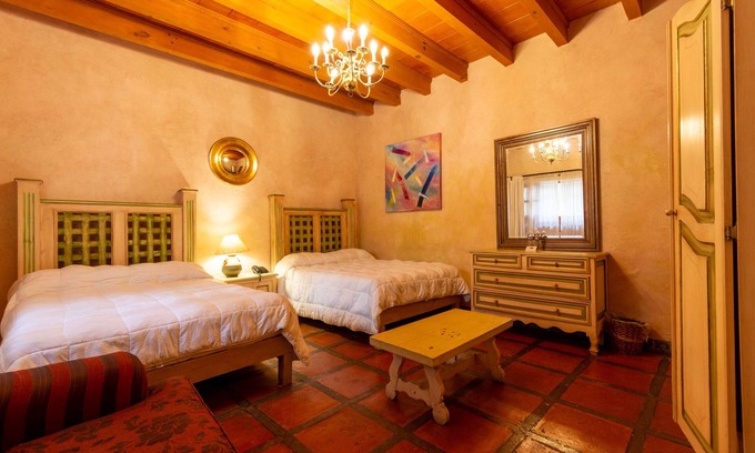 Barrio de La Presa Hotel | Hotel Casa Mágica