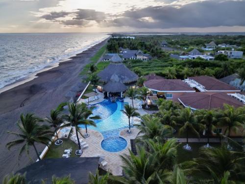 Monterrico Hotel | Hotel Cayman Suites