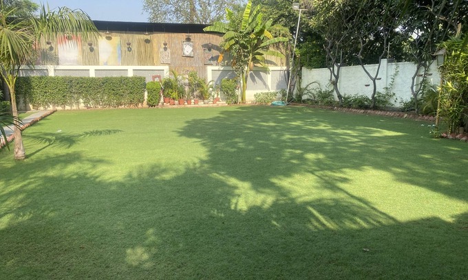C-Scheme Cama Y Desayuno | HOTEL CEDAR - A luxury Home Stay Located in Center Of Jaipur.