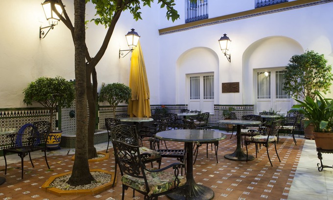 Encarnacion-Regina Hotel | Hotel Cervantes
