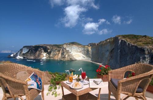 Ponza Hotel | Hotel Chiaia Di Luna