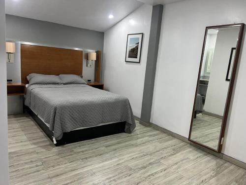 Playas de Tijuana Hotel | Hotel Colonial INN