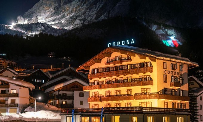 Cortina d'Ampezzo Historic Centre Hotel | Hotel Corona