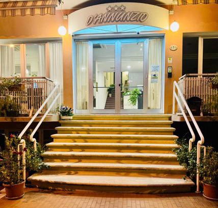 Cattolica Cama Y Desayuno | HOTEL D'ANNUNZIO