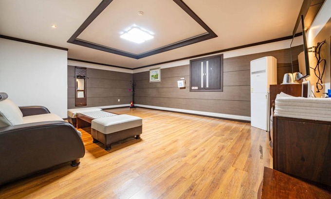 Samcheok Hotel | Three Doors