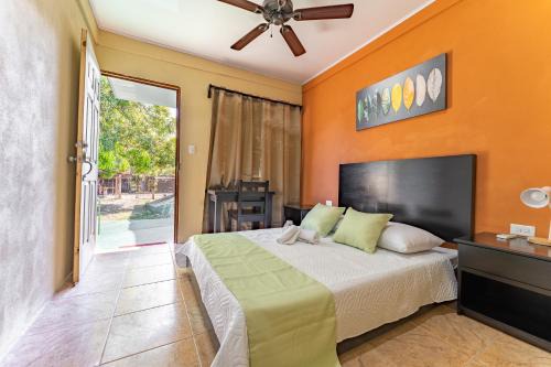 Canas Dulces Cama Y Desayuno | Hotel El Cocobolo Food&Rest Room 1 B&B WiFi AC Pkg Free Swimmingpool