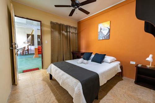 Canas Dulces Cama Y Desayuno | Hotel El Cocobolo Food&Rest Room 3 B&B WiFi AC Pkg Free Swimmingpool