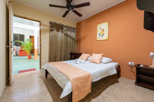 Canas Dulces Cama Y Desayuno | Hotel El Cocobolo Food&Rest Room 5 B&B WiFi AC Pkg Free Swimmingpool