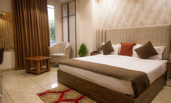 Mohali Hotel | Hotel Eminence