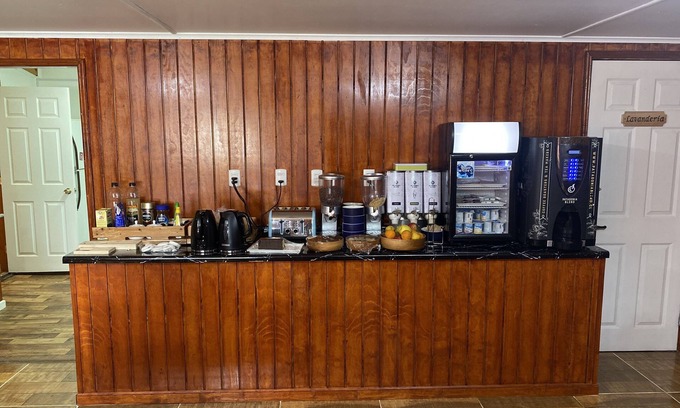 Puerto Williams Hotel | HOTEL FORJADORES DEL CABO DE HORNOS