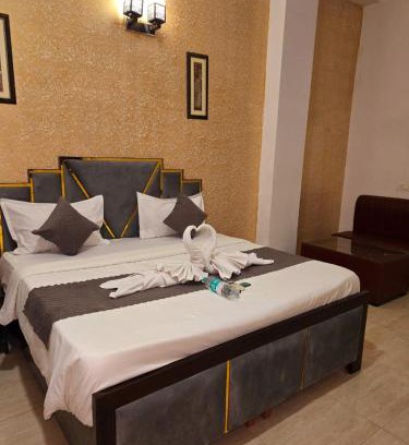 Sainik Farm Cama Y Desayuno | Hotel Galaxy - IGNOU Road Saket