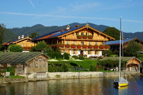 Egern Cama Y Desayuno | Hotel garni Fischerweber am See