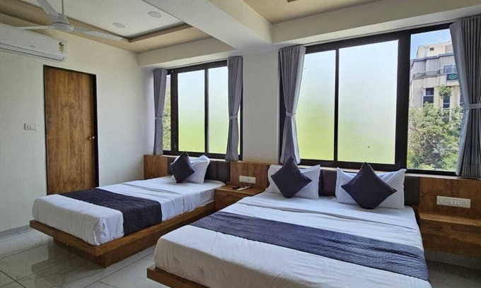Vastrapur Hotel | HOTEL GATEWAY INN