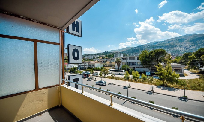 Gjirokaster Cama Y Desayuno | Hotel Geraldo