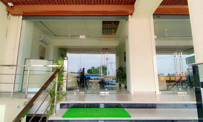 Chokhi Dhani Hotel | Hotel Giriraj Palace