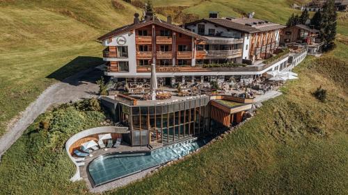 Lech am Arlberg Hotel | Hotel Goldener Berg