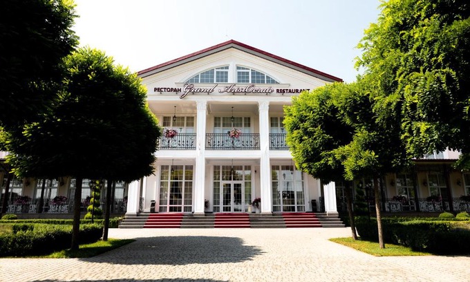 Chernivtsi Region Hotel | Hotel Grand Aristocrate