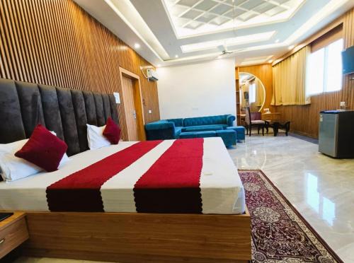Siwan Complejo | Hotel Grand Mau-Rya And Restaurant In Siwan