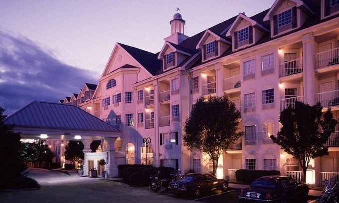 Branson Theater District Hotel | Hotel Grand Victorian