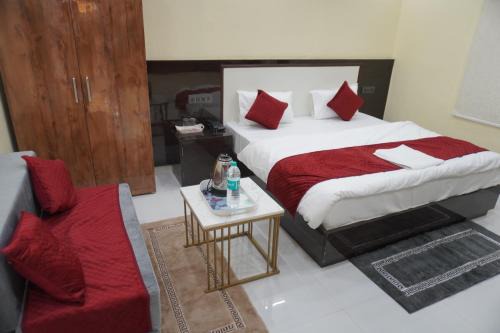 Gopalbari Hotel | Hotel Hanumat Palace-300 meter Jaipur junction & 1km Sindhi camp bus stand