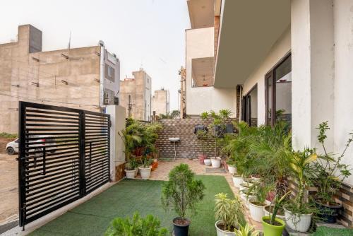 Gurugram Hotel | Hotel Hello Stay Artemis