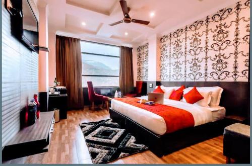 Dharamshala Hotel | Hotel Holiday Hill Mcleodganj-Near to Dalai Lama Temple & Mall Road
