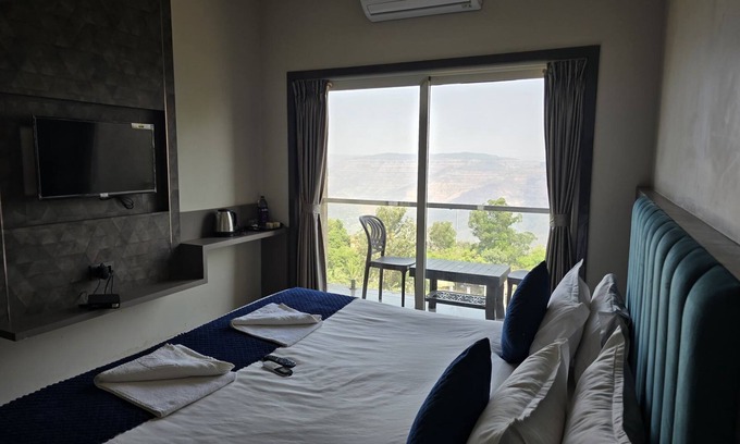 Wai Hotel | Hotel Holiday Plus