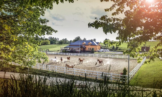 Trsice Casa | Hotel Horse Riding - Jezdecký Areál Tršice