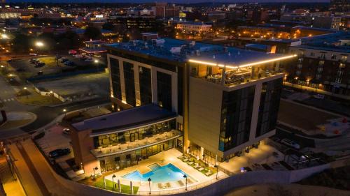 Columbus Hotel | Hotel Indigo - Columbus at Riverfront Place by IHG